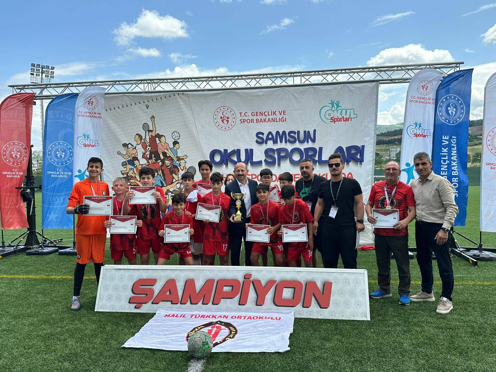 Halil Türkkan Ortaokulu Türkiye şampiyonu oldu